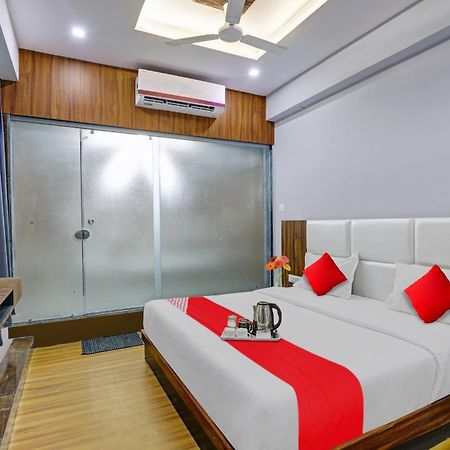 Hotel O Max Surat Dış mekan fotoğraf