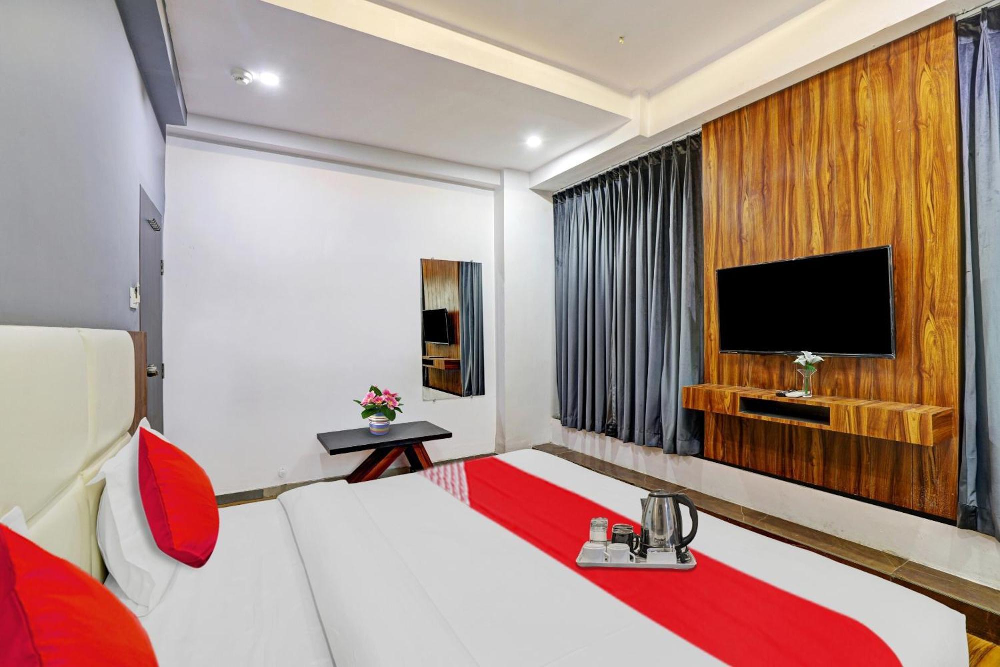 Hotel O Max Surat Dış mekan fotoğraf