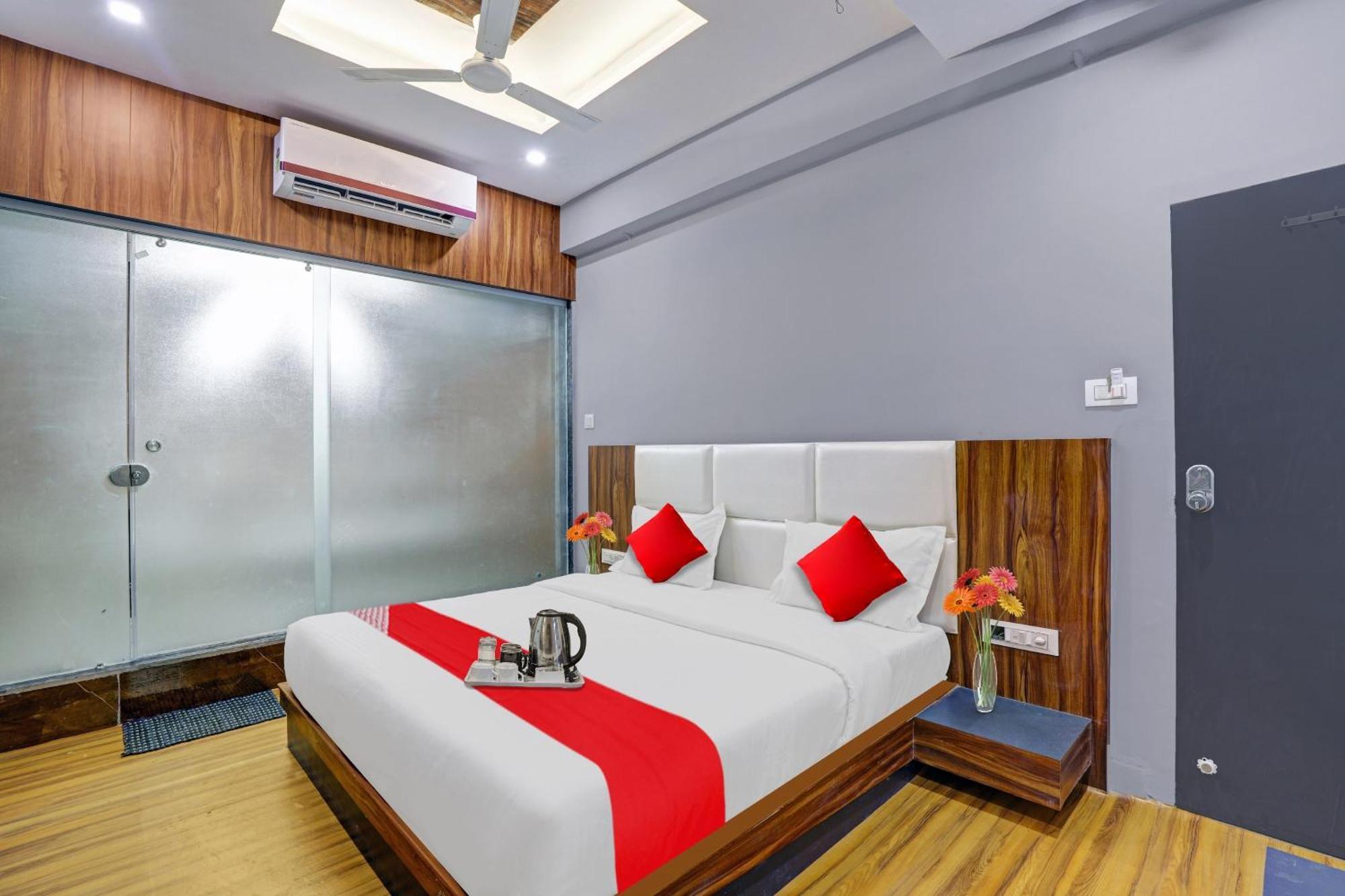 Hotel O Max Surat Dış mekan fotoğraf