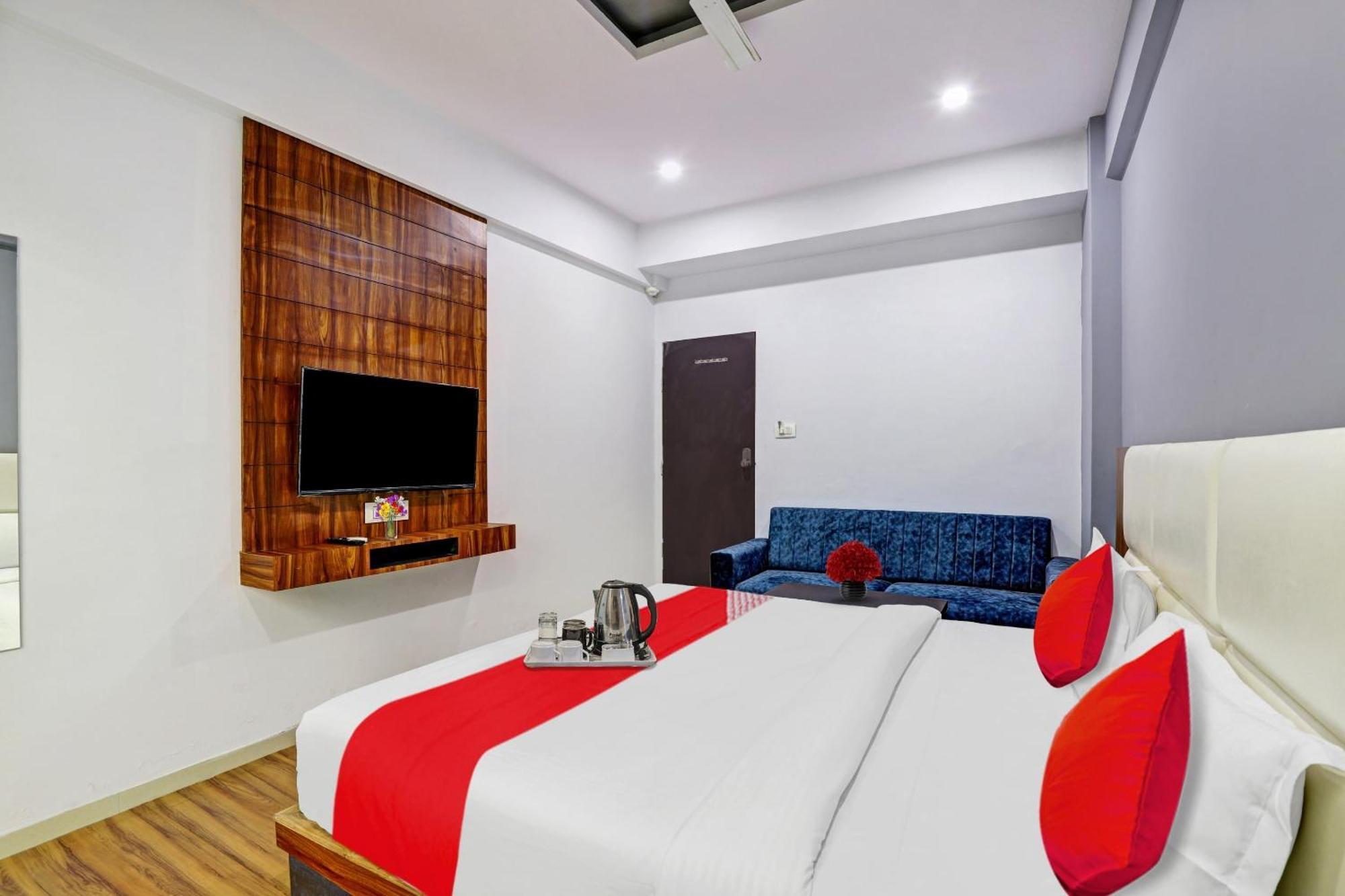 Hotel O Max Surat Dış mekan fotoğraf