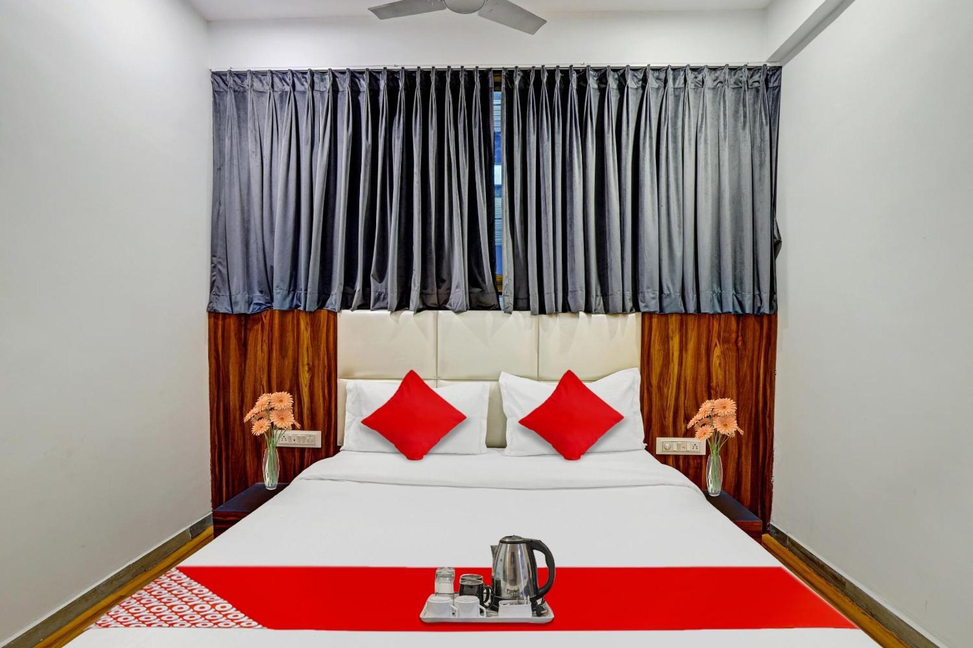 Hotel O Max Surat Dış mekan fotoğraf