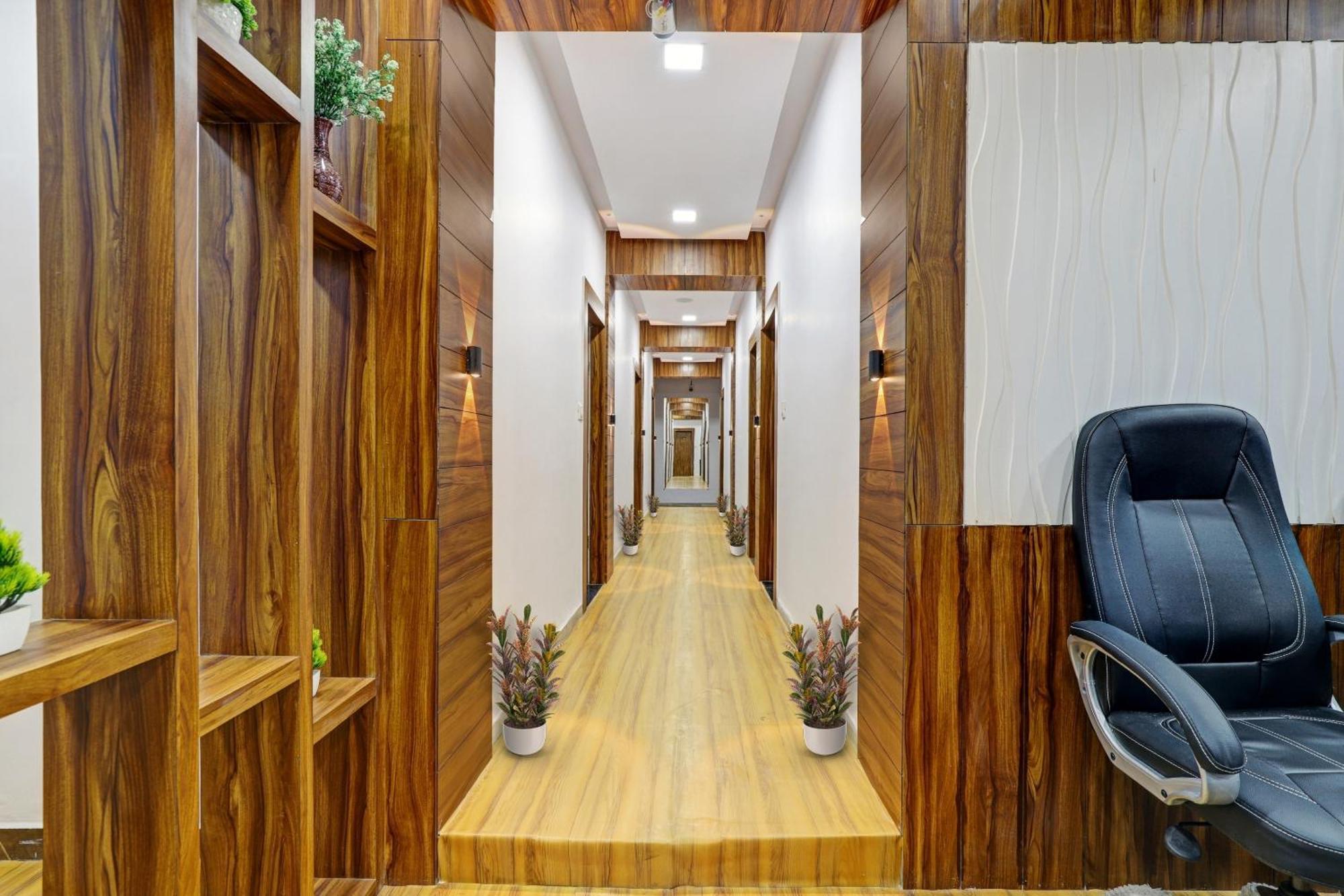 Hotel O Max Surat Dış mekan fotoğraf