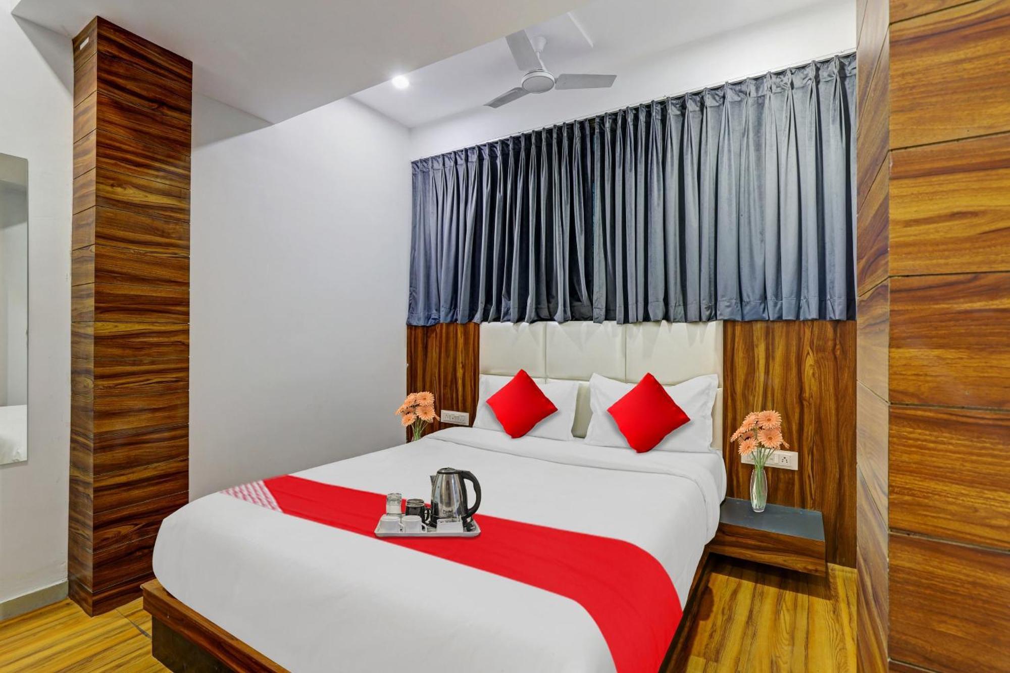 Hotel O Max Surat Dış mekan fotoğraf