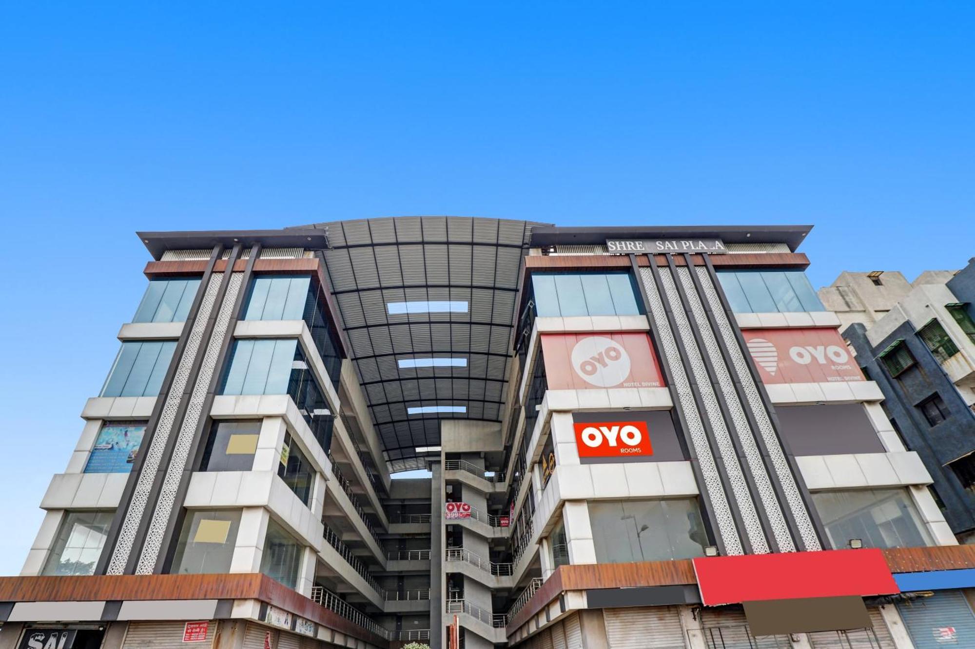 Hotel O Max Surat Dış mekan fotoğraf