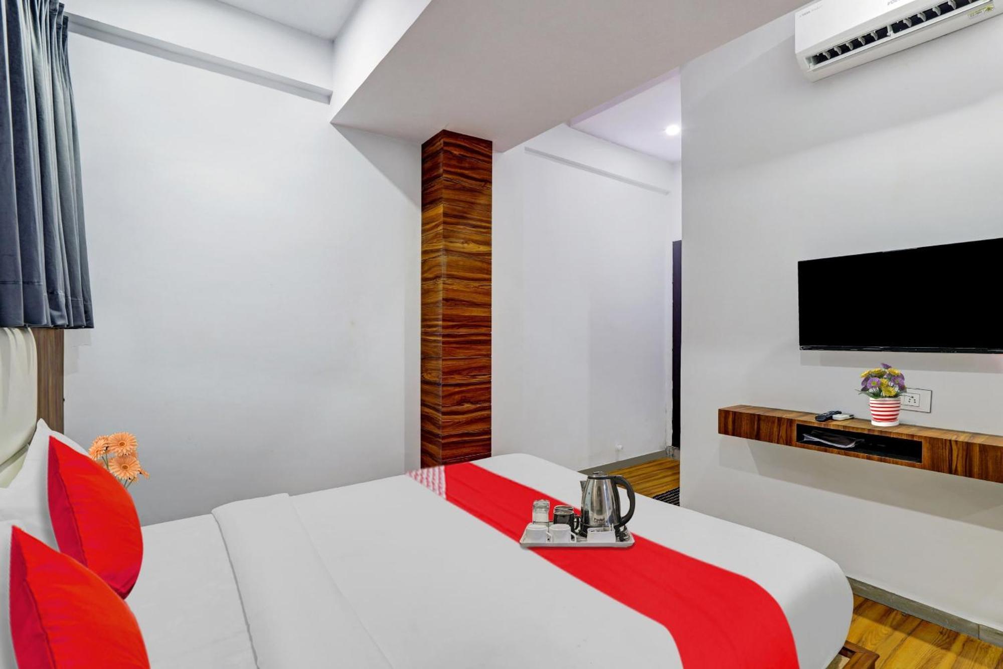 Hotel O Max Surat Dış mekan fotoğraf